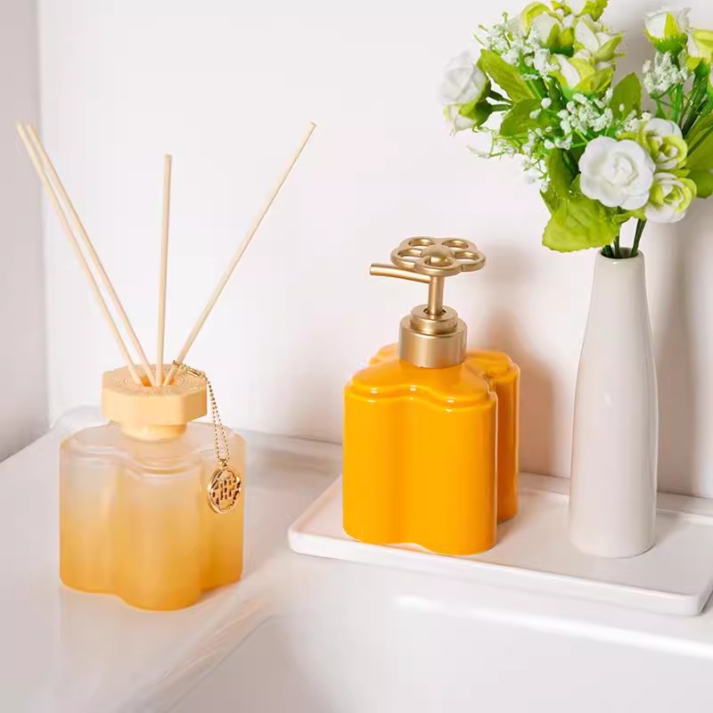 Modern Orange Floral Ceramic L - огляд і ціна Water Bottle Blank